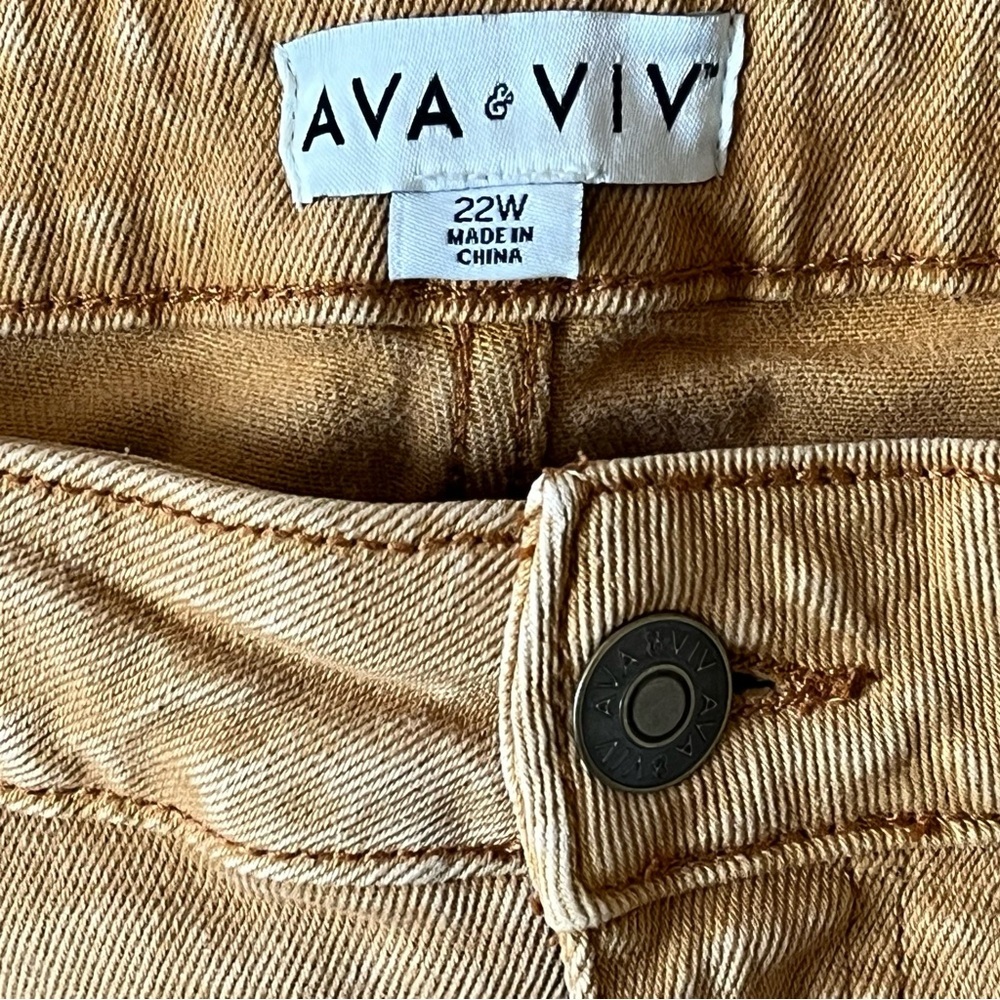 Ava & Viv Women's Mid Rise Midi Jean Shorts Gold Size 22W - Picture 4 of 8
